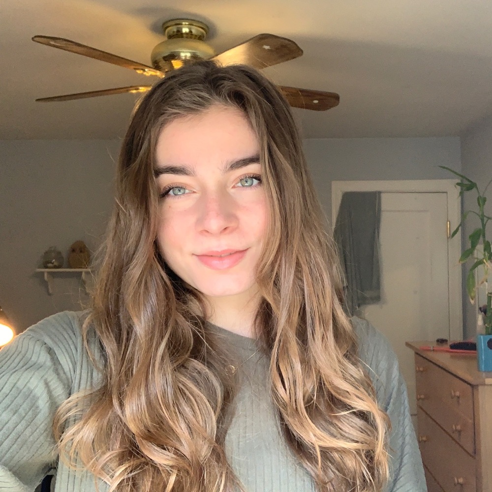 Meet your Posher, Caitlin